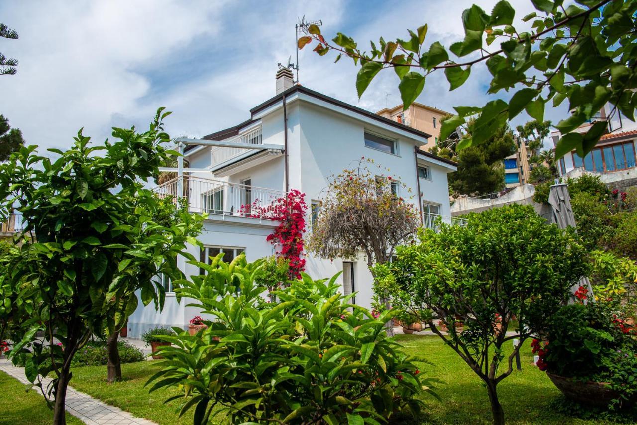 Magnificent Villa ซานเรโม ภายนอก รูปภาพ